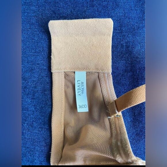 All. YOu.
LIVELY Womens Bra
36DD - Picture 6 of 7